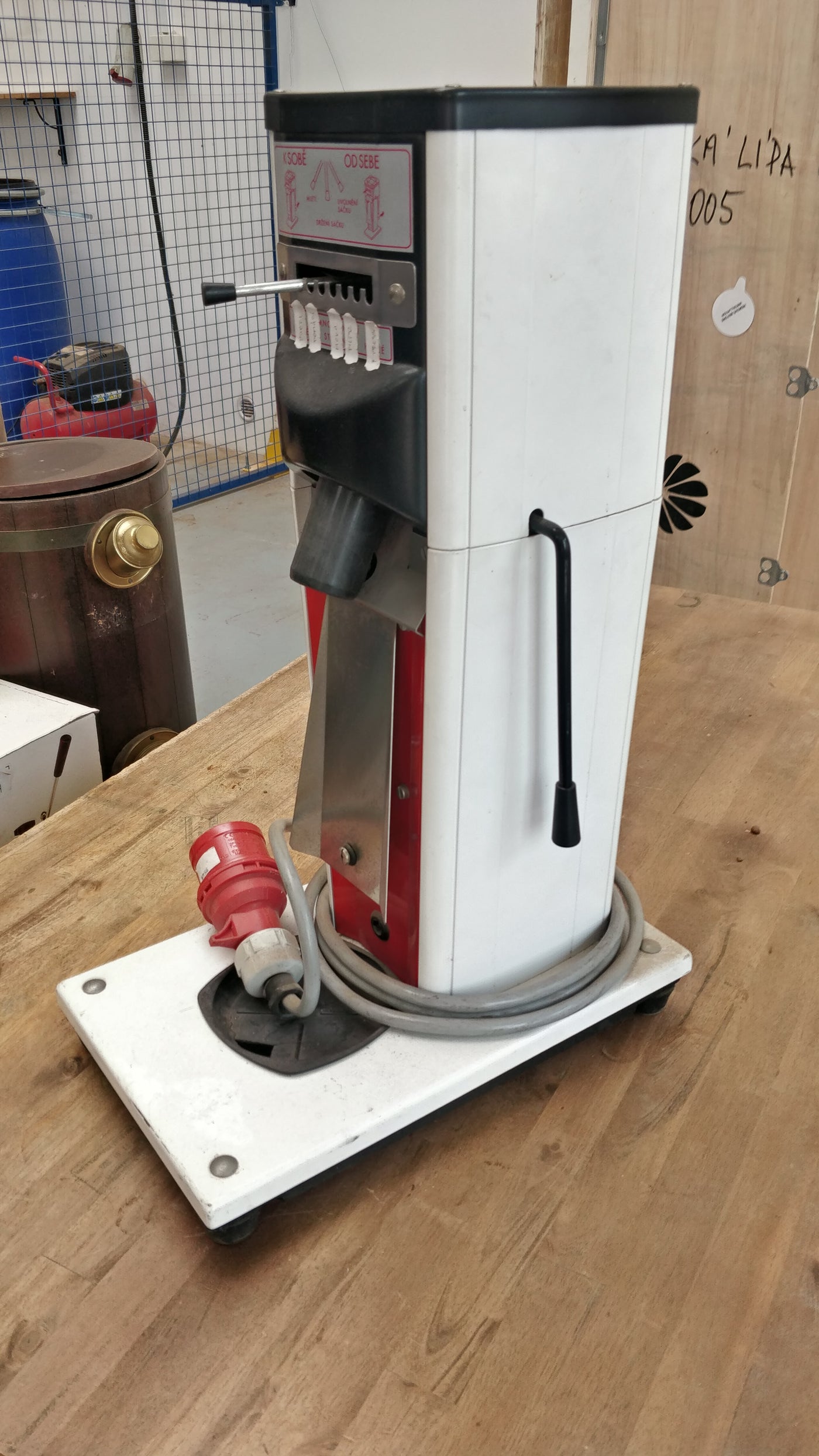 commercial grinder - Czech production